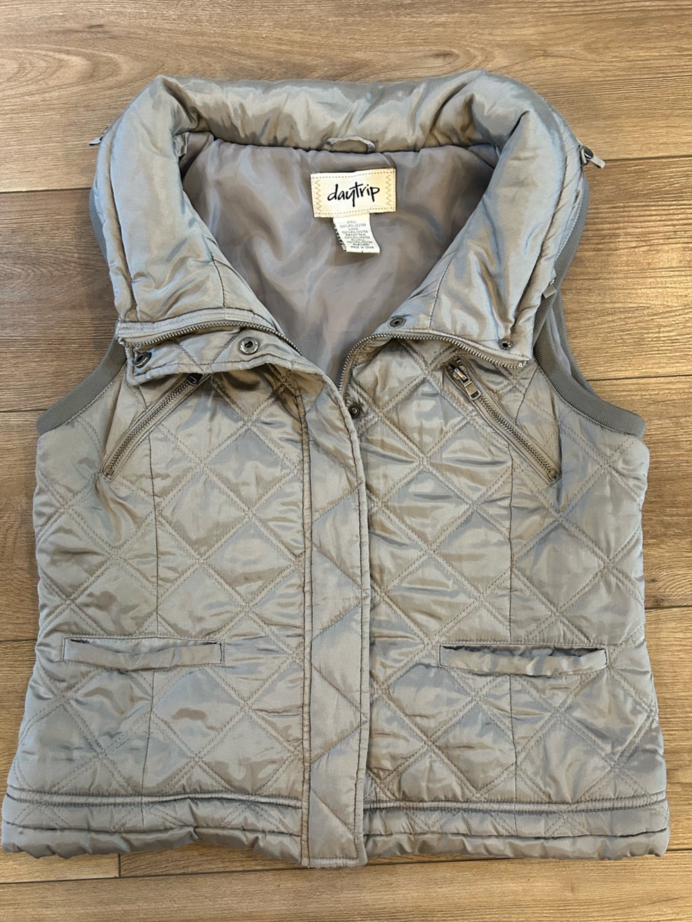 Daytrip Buckle Quilted Puffer Vest Hidden Hood Taupe Gray Women’s Large